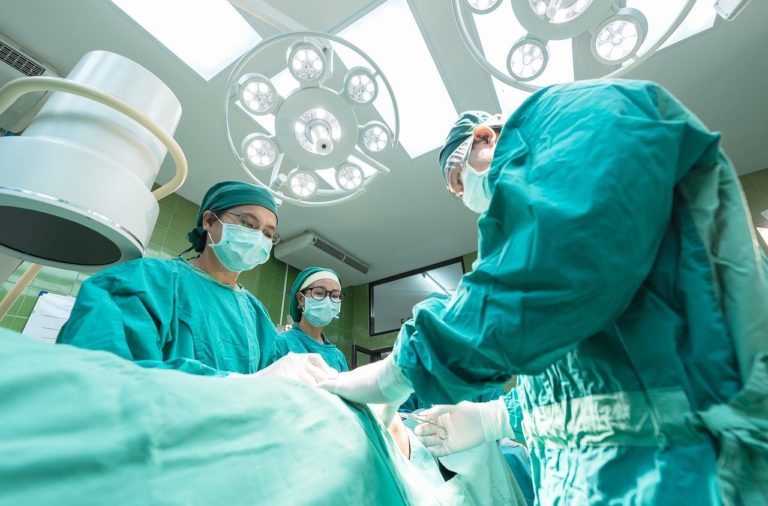 La lista de espera quirúrgica baja hasta los 77 días en la Comunitat Valenciana, el nivel más bajo desde antes de la pandemia