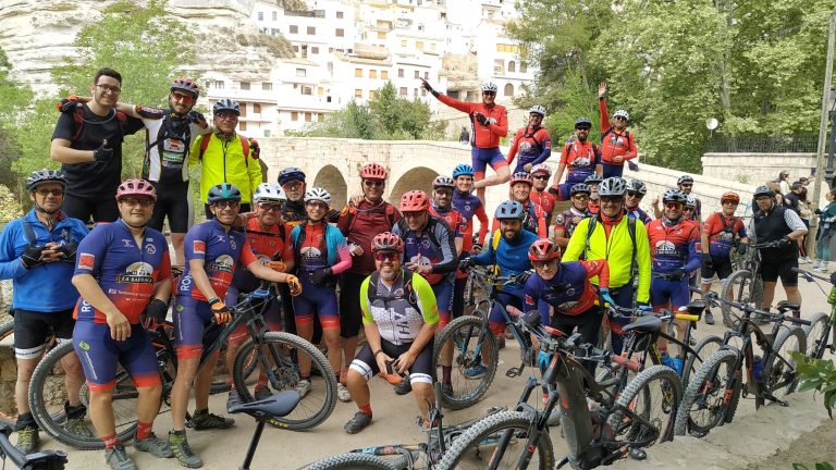La Unión Ciclista Novelda disfruta en Alcalá del Júcar