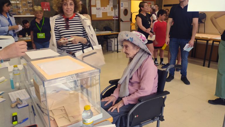 Doña Luisita, 108 años, la noveldense más longeva en votar