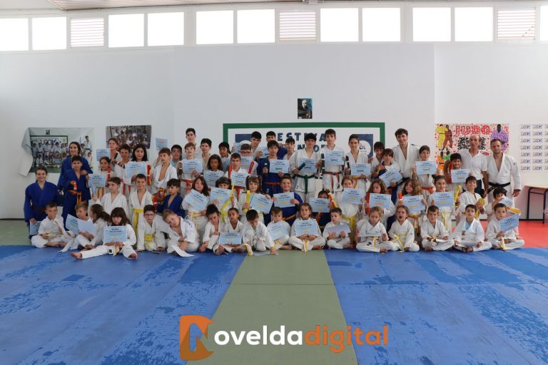 El Judo Club Novelda cierra otro curso repartiendo nuevos cinturones