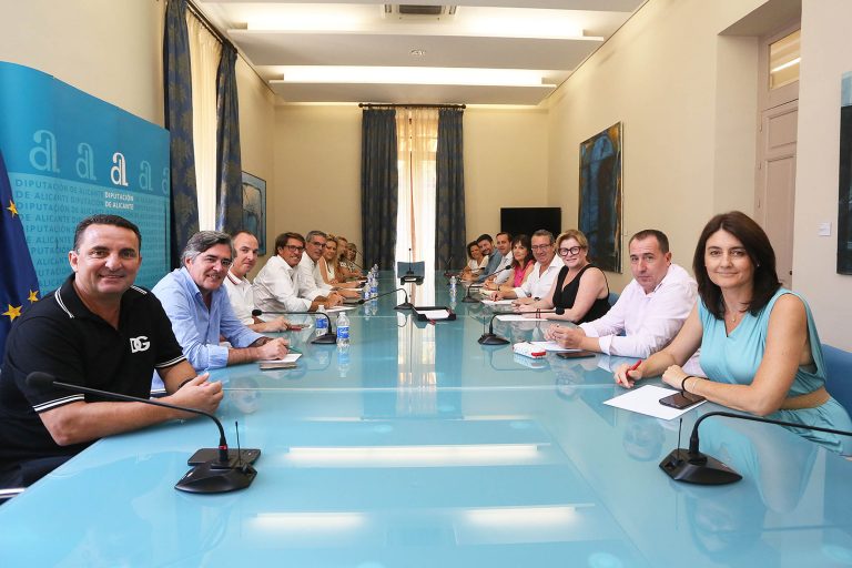 Toni Pérez configura el nuevo equipo de gobierno de la Diputación en la que dos mujeres vuelven a asumir las vicepresidencias