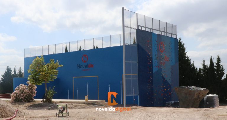 Las obras de rehabilitación del Rocódromo y Frontón de Novelda llegan a su recta final