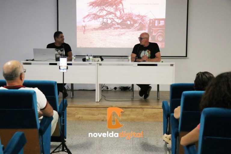 Camilo Morón realiza una interesante conferencia en Novelda sobre el arqueólogo J.M. Cruxent