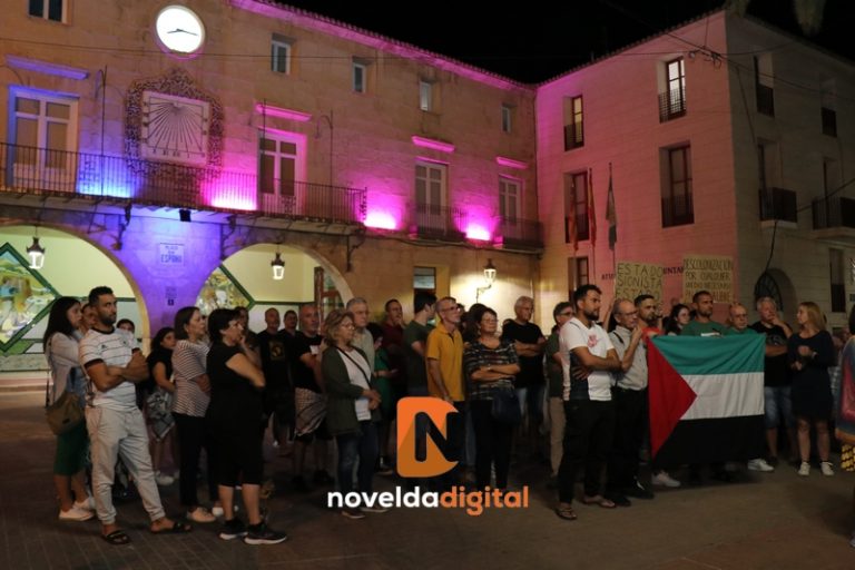 Decenas de personas en Novelda se manifiestan en apoyo a Palestina