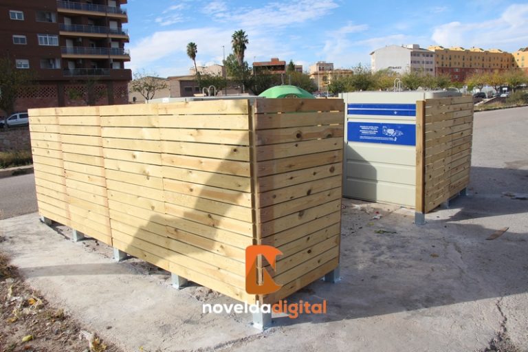 Medio Ambiente instala nuevas islas de contenedores en el extrarradio de Novelda