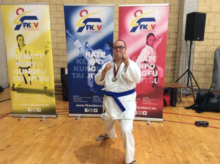 Jesús Lombardo vence en el primer encuentro de la Liga de Para-Karate