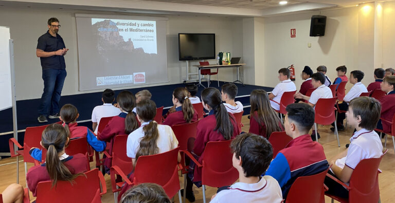 La Universidad de Alicante lleva la ciencia a los municipios de toda la provincia, incluida Novelda