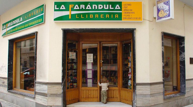 Cierra La Farándula, la única librería de Novelda