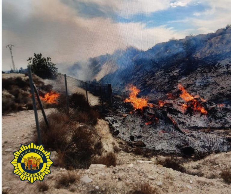 Los Bomberos extinguen un incendio descontrolado en la Horna Baja