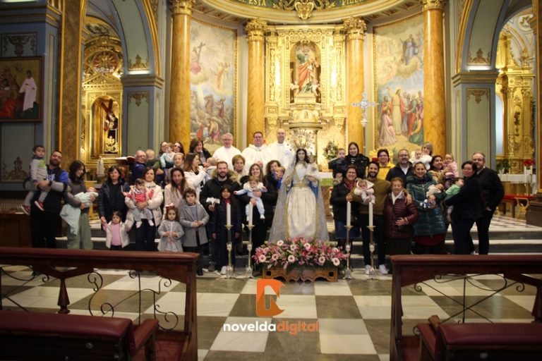 La parroquia de San Pedro de Novelda celebra la festividad de la Virgen de la Candelaria