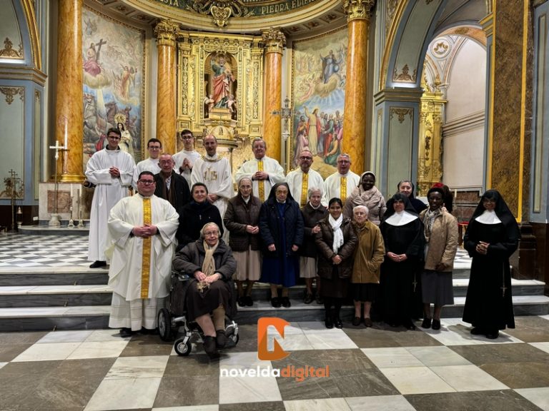 La parroquia de San Pedro de Novelda celebra la Jornada de la Vida Consagrada