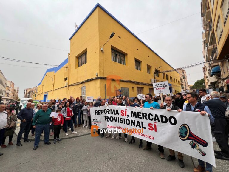 Multitudinaria manifestación en Novelda a favor de la ejecución de un mercado provisional