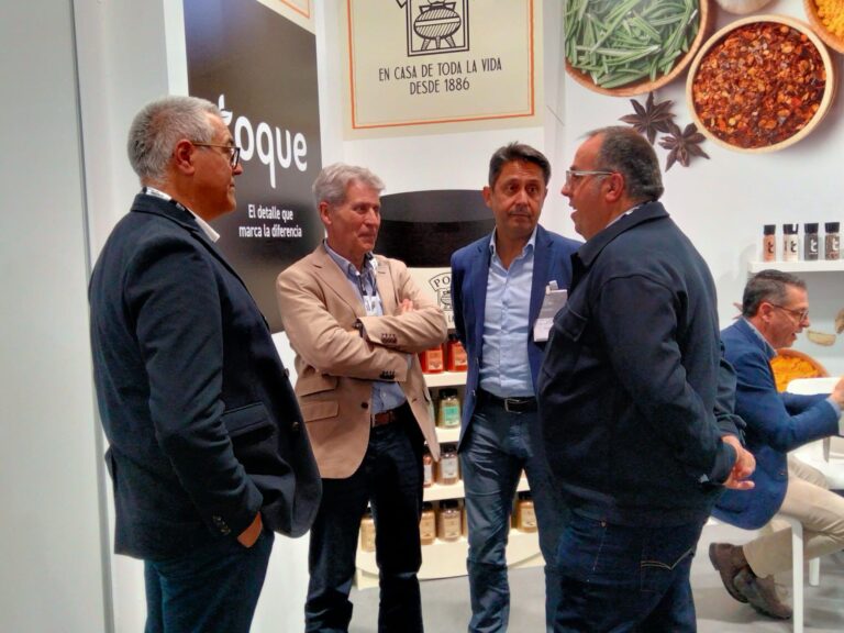 El concejal de Comercio apoya al sector noveldense de las especias y condimentos en el Salón Gourmet de Madrid