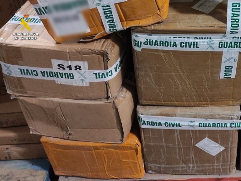 La Guardia Civil ha retirado del mercado en la provincia de Alicante más de 43.000 juguetes de contrabando