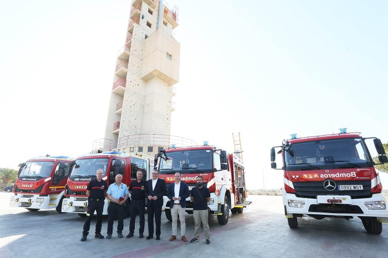 Los bomberos de la Diputación de Alicante refuerzan su flota móvil con cuatro nuevas autobombas