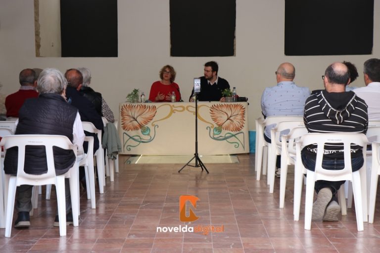 El noveldense Carlos Pellín presenta en la Ermita de Sant Felip su nuevo libro ‘Recuerda el fuego primero’