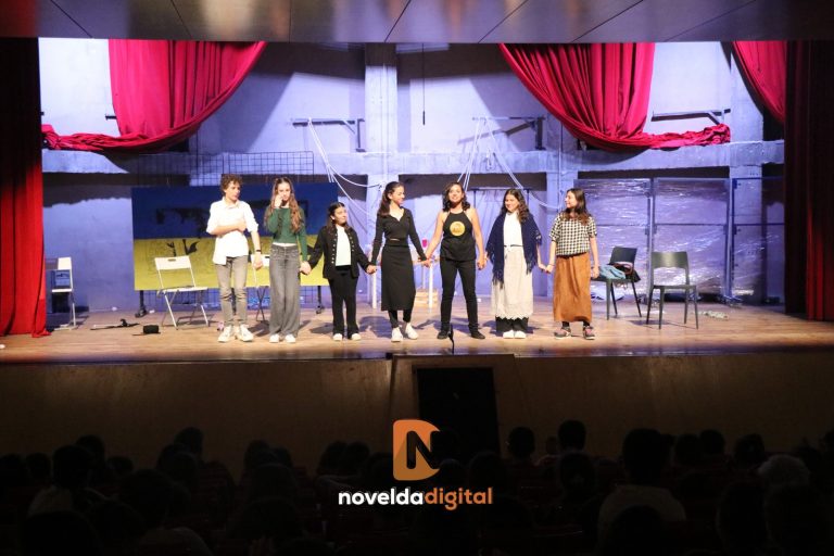 Éxito de ArtCrear en la representación del teatro ‘La valentía es contagiosa’ en Novelda