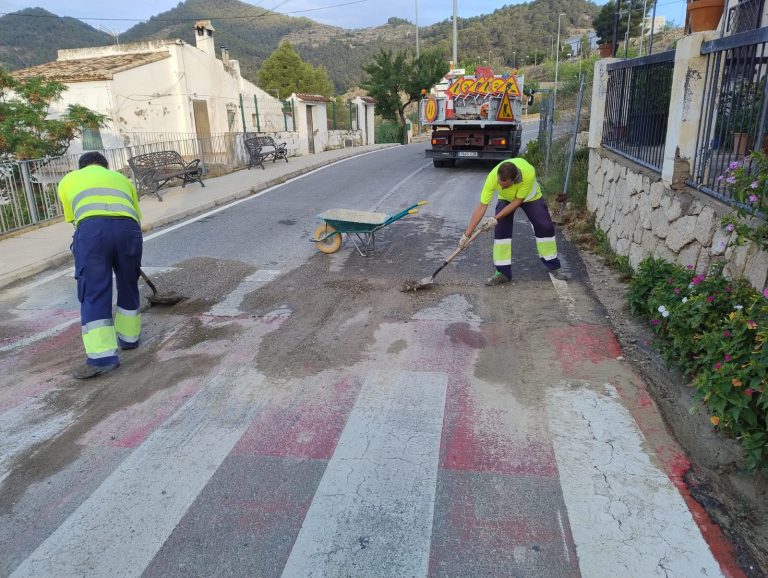 La Diputación de Alicante realiza más de una veintena de intervenciones en las carreteras provinciales a causa de las últimas lluvias