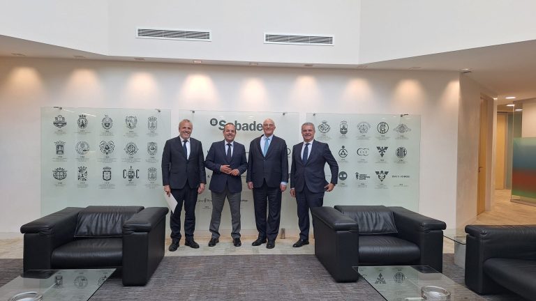Josep Oliu (Banco Sabadell) se reúne con el presidente de la Camara de Comercio del Alicante, Carlos Baño y con el presidente de la Diputación y los alcaldes de Alicante y Elche