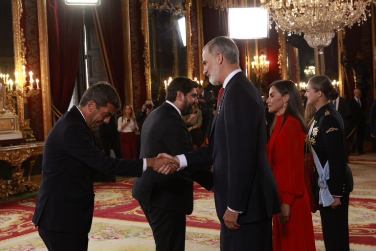 Carlos Mazón asiste a la recepción que Sus Majestades los Reyes han ofrecido en el Palacio Real de Madrid