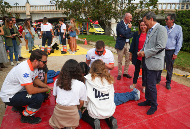 Sanidad pone en marcha una campaña para dar a conocer a la ciudadanía la ayuda telefónica que se presta desde el CICU ante una parada cardíaca