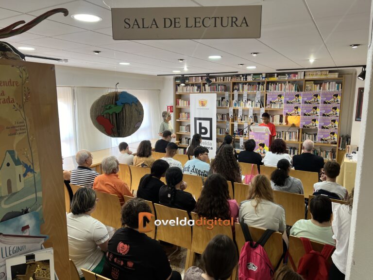 Novelda conmemora el «Día de las Escritoras» recitando fragmentos de grandes mujeres