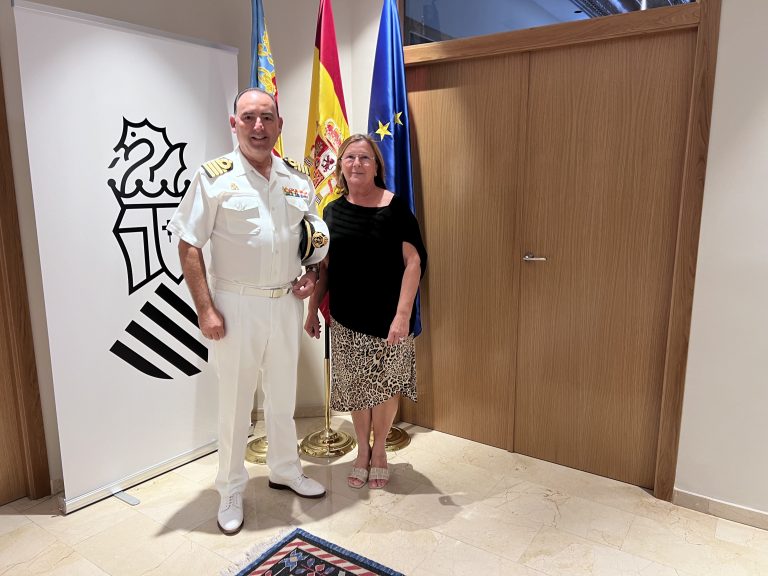 La delegada del Consell en Alicante se reúne con el Comandante Naval de Alicante